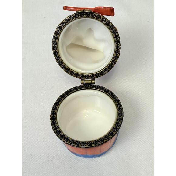 Three Mice In A Tub Porcelain Hand Painted Decorative Figurine Trinket Box - Picture 7 of 8